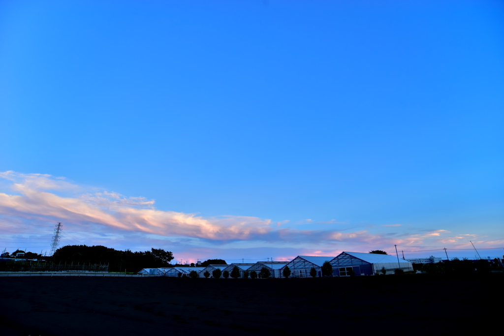 空と雲とビニールハウス