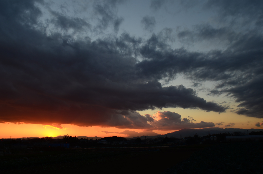 雲多き夕暮れ