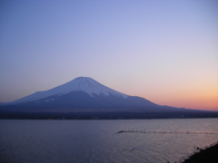 富士山・夕方の山中湖から