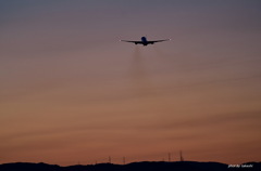 夕焼け空への離陸