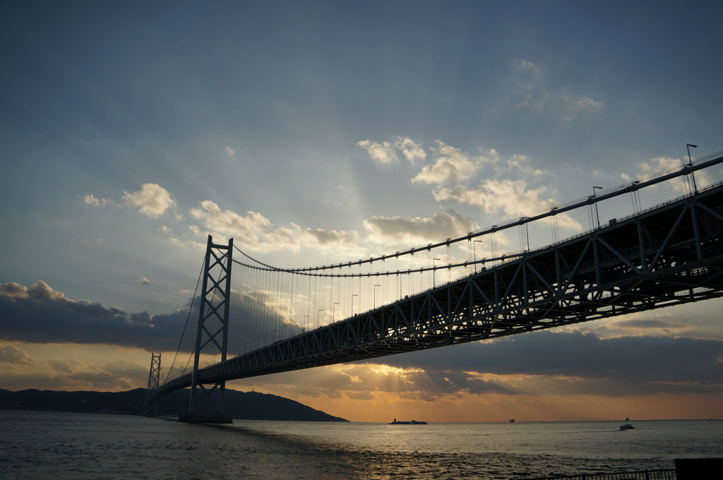 海峡をまたぐ橋