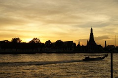 夕暮れのチャオプラヤー川