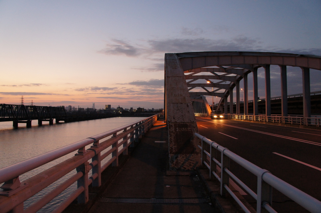 夜明けの伝法大橋