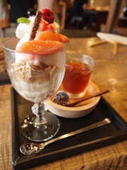 三宅商店のパフェ