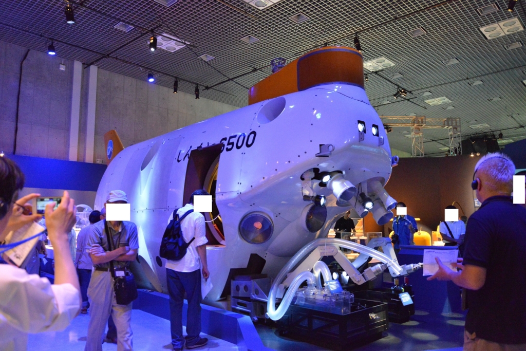 有人潜水調査艦「しんかい6500」（実物大模型）
