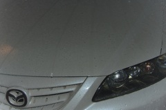 雨の車体