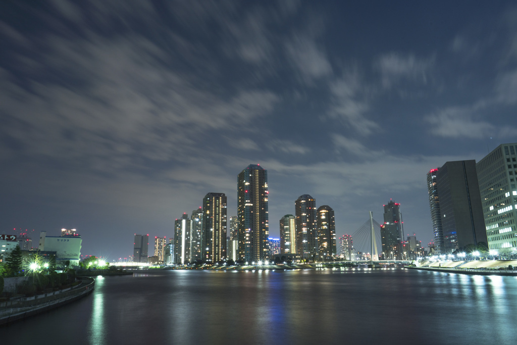 永代橋からの高層マンション