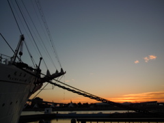 夕暮れの海王丸