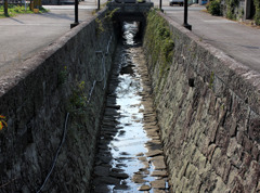 石畳の排水路