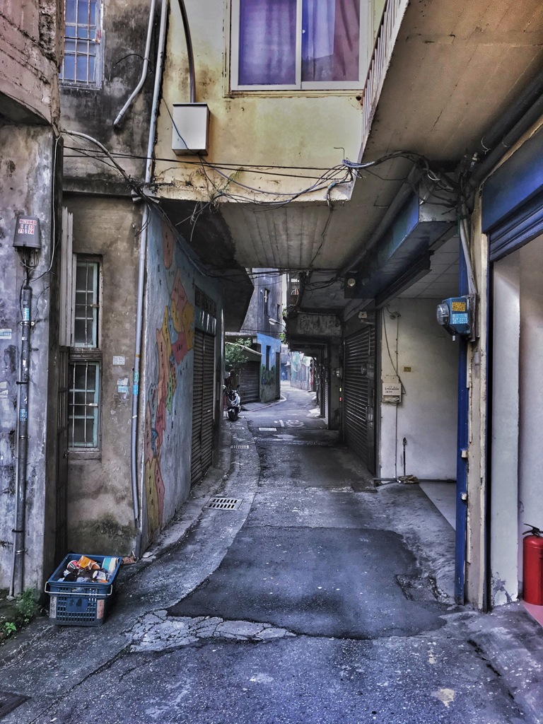 alley