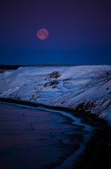 moon on the cliff