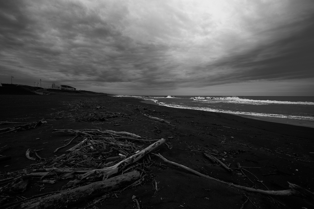 black sand and waves 