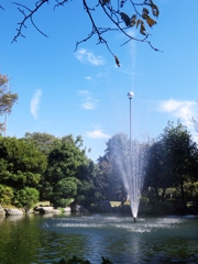 噴水と青空