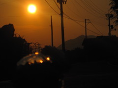 夕日とビン