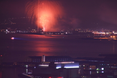 串戸港を照らして