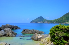 島、岩、海水のコラボ