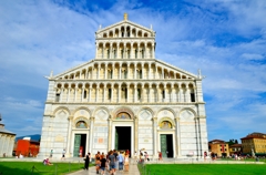 ドォオーモ・ディ　ピザのある風景