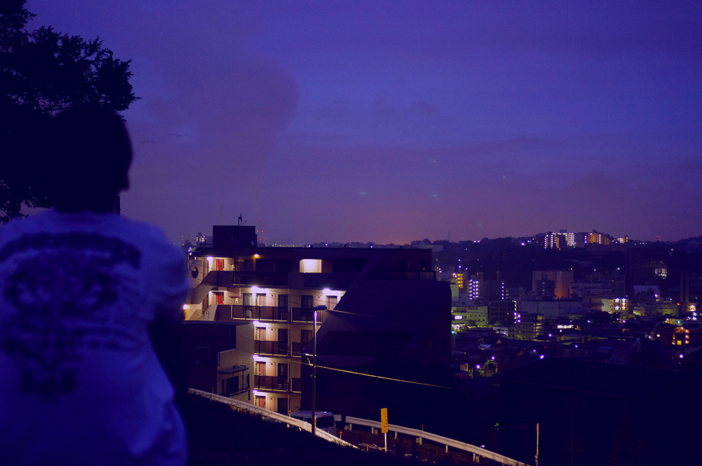 夜の街並