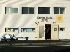 海岸沿いの店