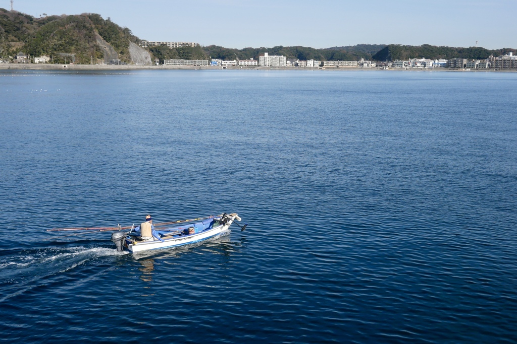 海と舟