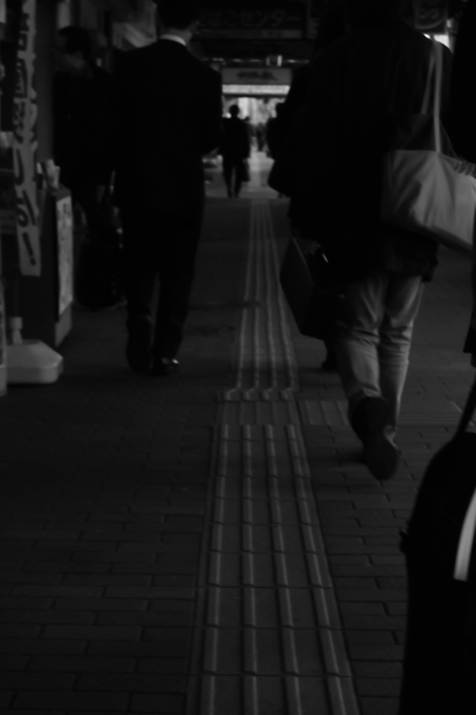 歩く