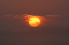 霞む朝陽 霞む朝陽
