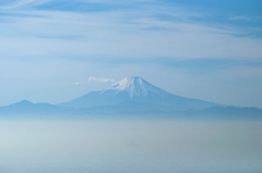 霞に浮かぶ富士の山