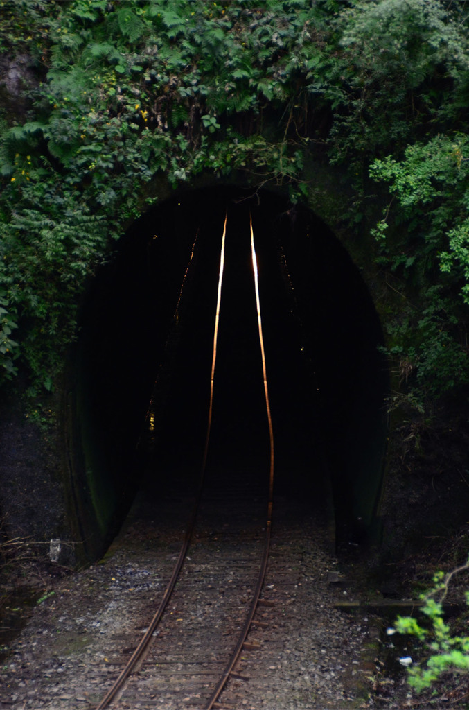 光る線路②