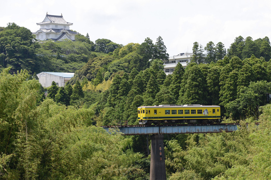 城下をゆく