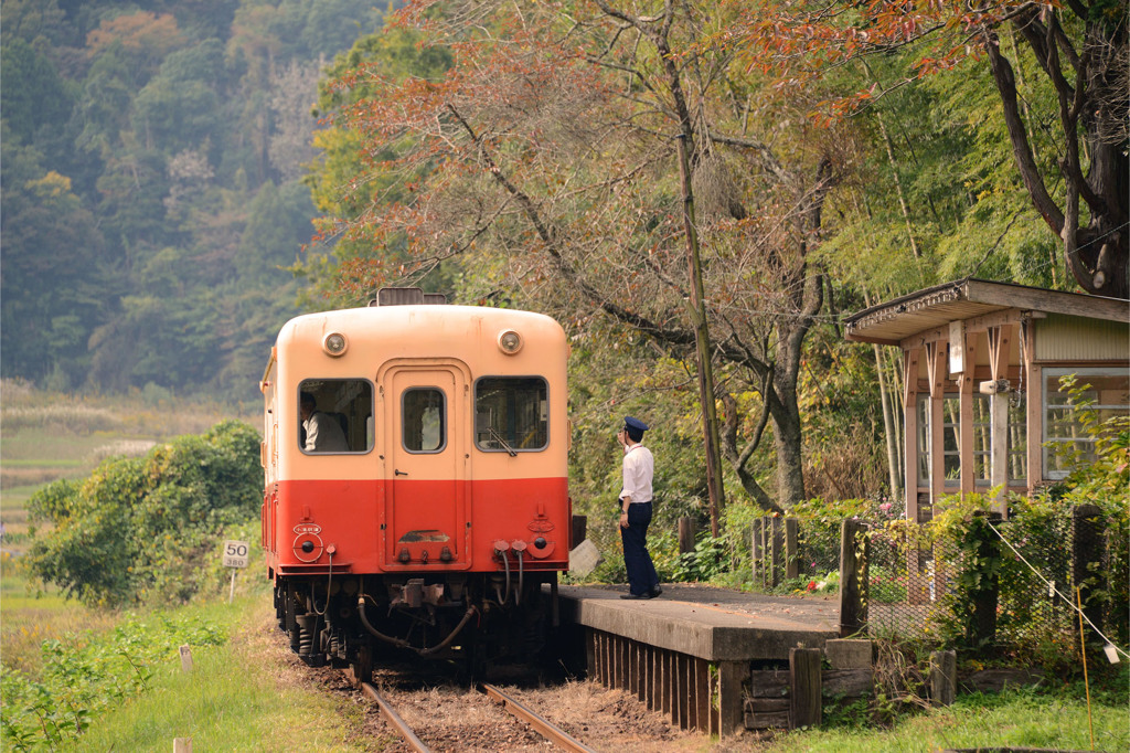 晩秋の無人駅