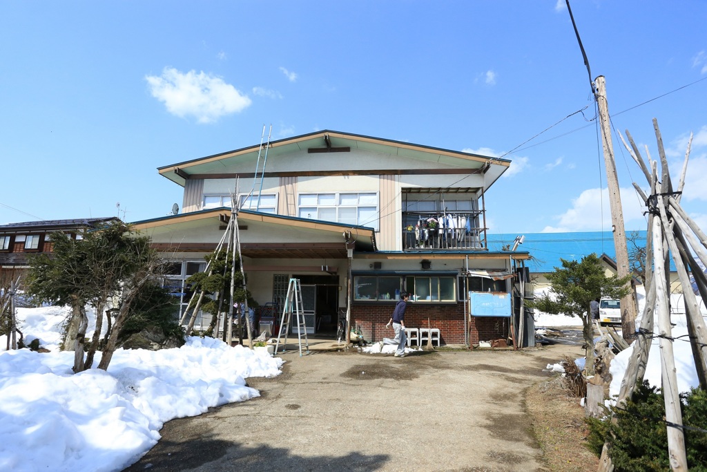 小さな春 ～雪囲いはずし～