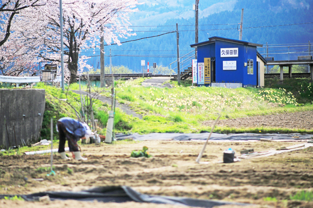 小さな青い駅　～久保田駅～