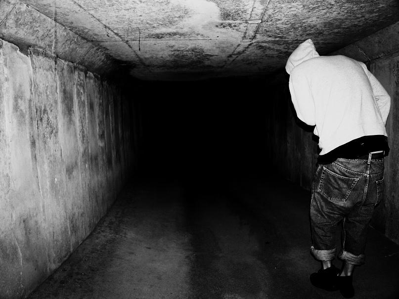 下水路を歩く歩く