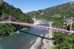 バイクの旅～台湾　北部横断道路～ピンク色の橋