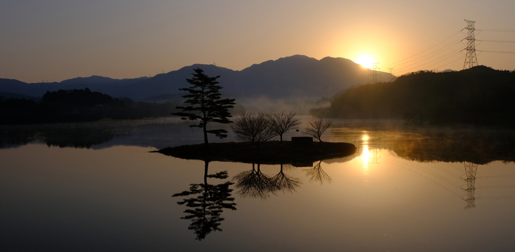 今朝のダム湖