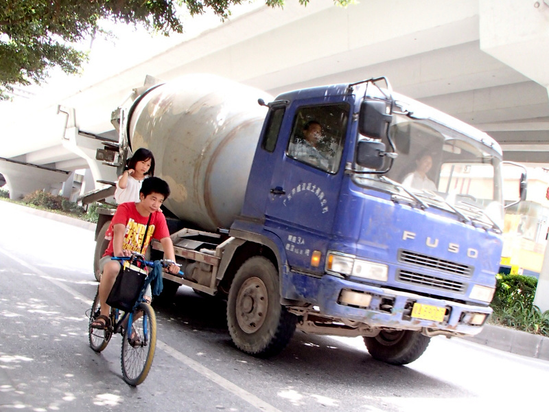 自転車と自動車