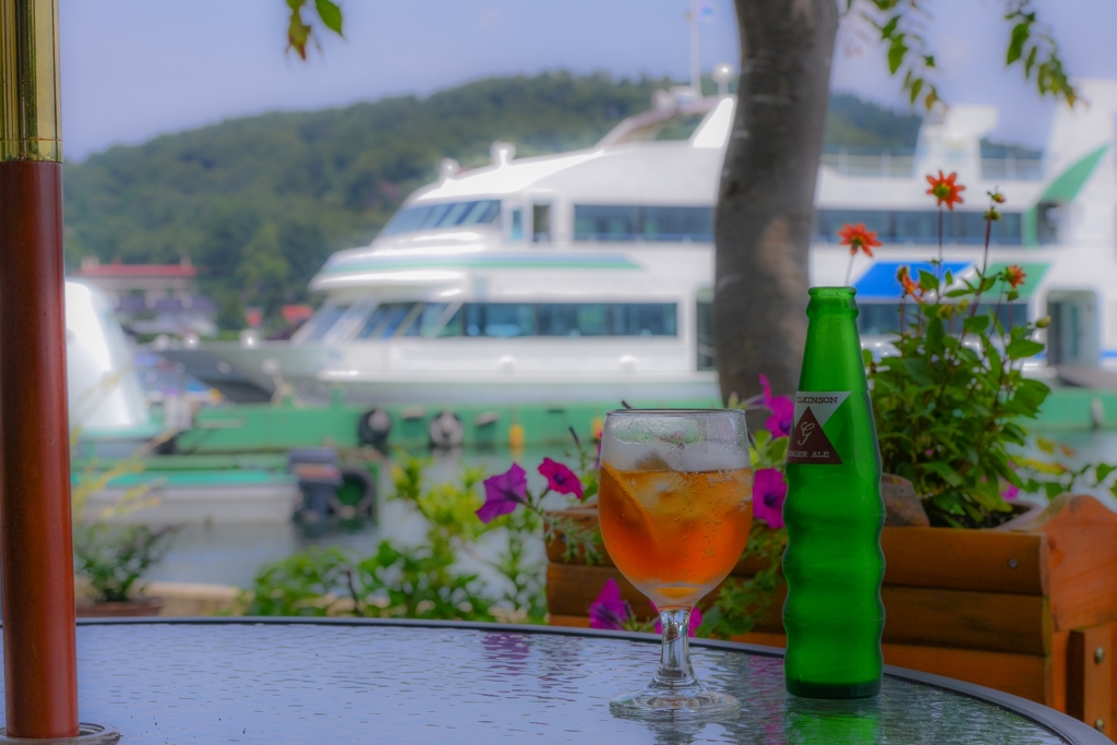 湖畔のカフェ