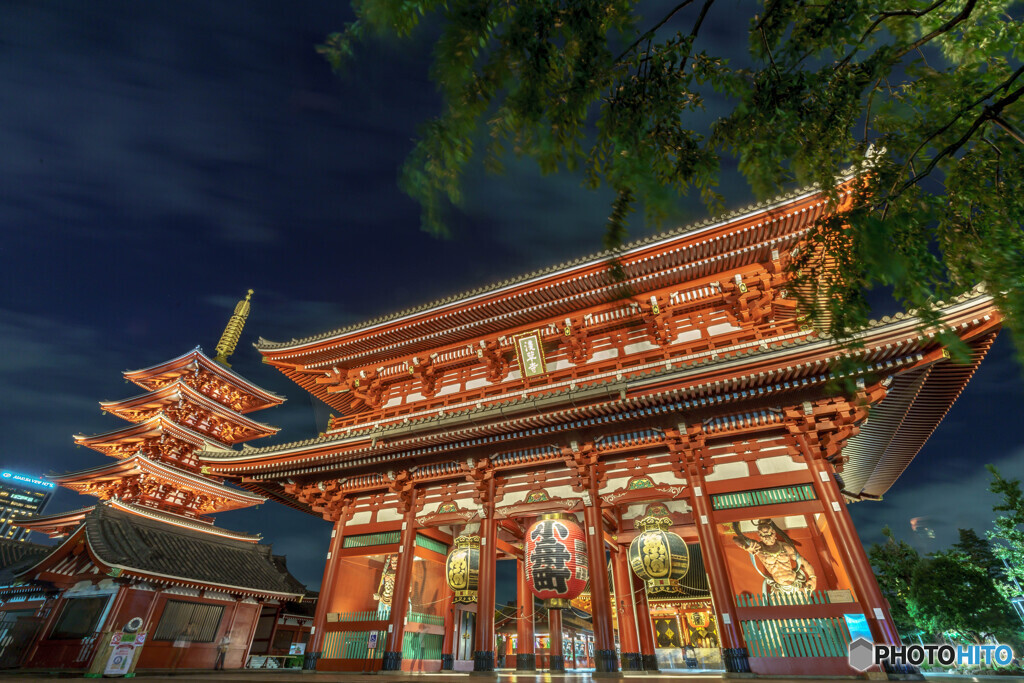 夜の浅草寺