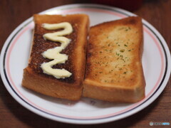 バター＆ガーリックトースト