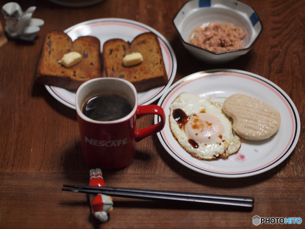 BASEbread、レーズン＆バター、目玉焼き、ツナ缶、サラダチキン