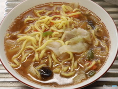 麺神+肉入カット野菜　504kcal