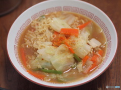 サッポロ一番みそラーメン＆ｾﾌﾞﾝﾌﾟﾚﾐｱﾑ肉入りカット野菜