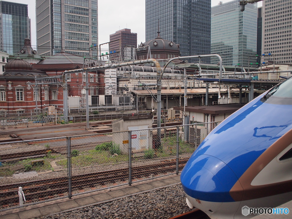 かがやきと東京駅
