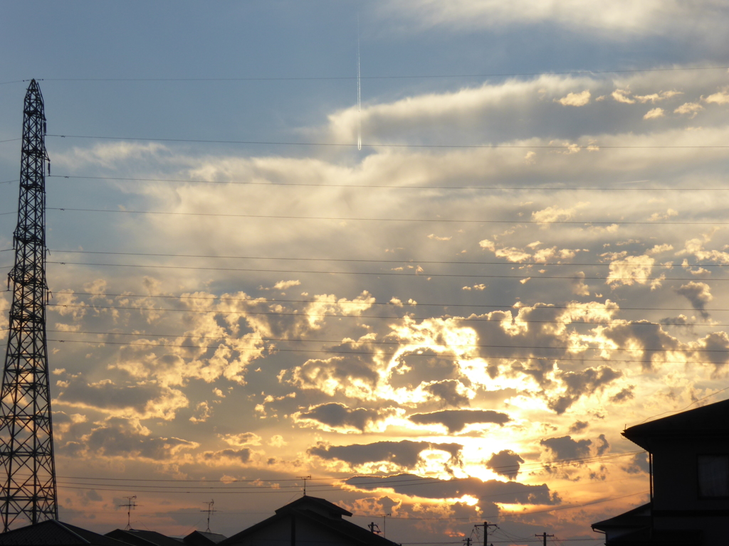 夕日と旅客機と鉄塔と