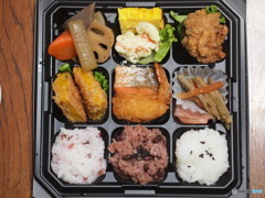 若鶏ｻﾞﾝｷﾞ使用彩り九絵弁当