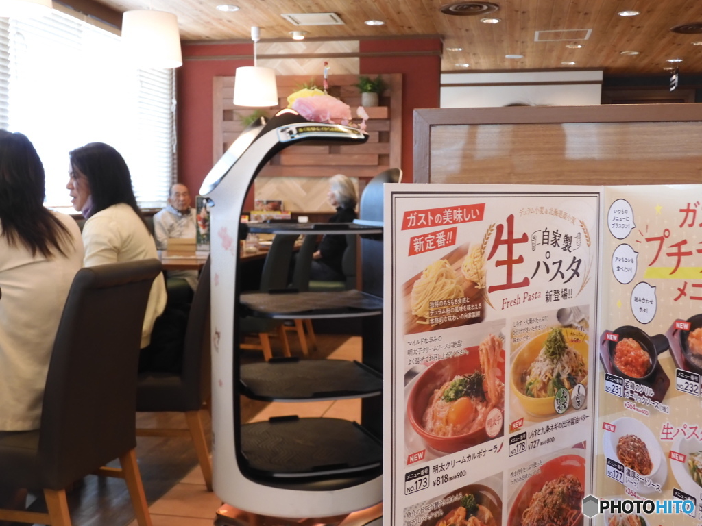 配膳ロボ