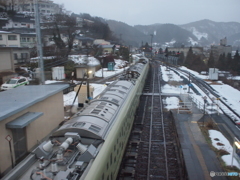 ホームをはみ出す四季島
