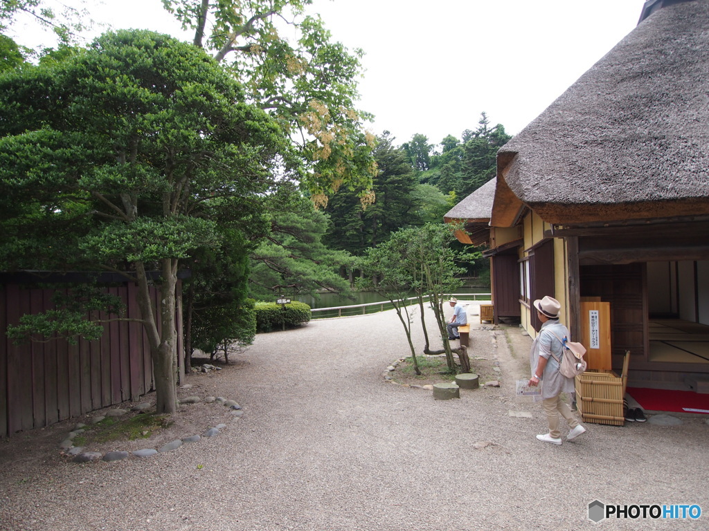 有備館　園庭にて