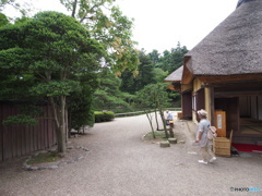 有備館　園庭にて