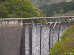 鳴子ダム　放流　5月５日　子どもの日